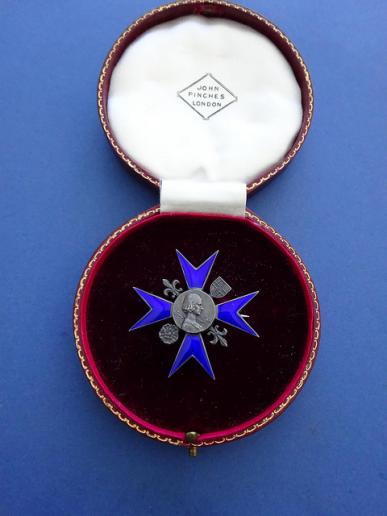 Cased Badge of the Nightingale School of Nursing of St Thomas Hospital 