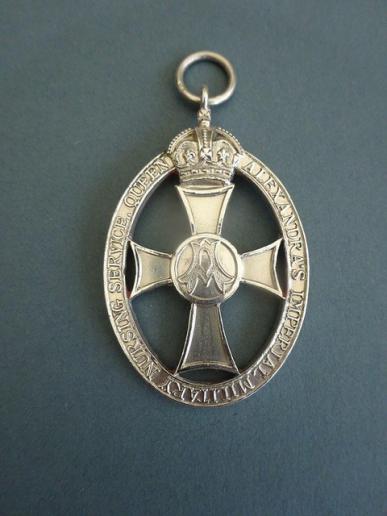 Queen Alexandra's Imperial Military Nursing Service,Silver Tippet Badge
