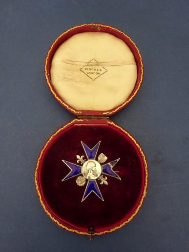 Nightingale School of Nursing,St Thomas' Hospital,Silver Nurses Badge in original leather presentation case