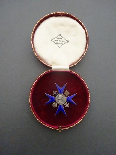 Nightingale School of Nursing,St Thomas' Hospital,Silver Nurses Badge in original leather presentation case