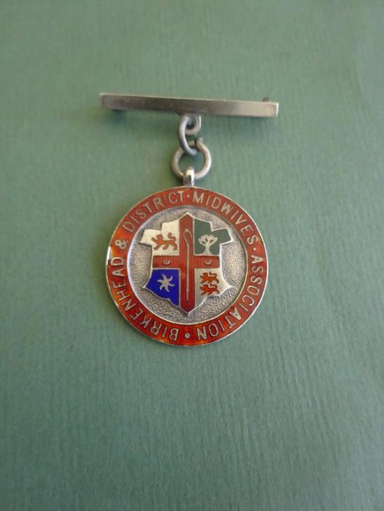 Birkenhead & District Midwives Association,silver Midwives badge