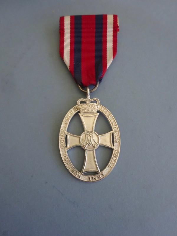 Queen Alexandra's Royal Army Nursing Corps, Silver Tippet badge
