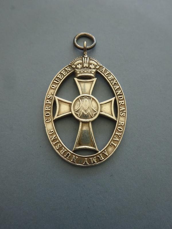 Silver Queen Alexandra's Royal Army Nursing Service,Nurses Tippet badge