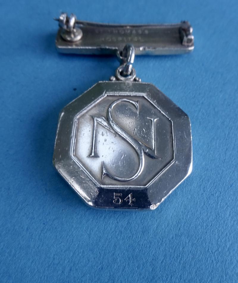 St Thomas's Hospital, Nightingale School Post basic training badge.