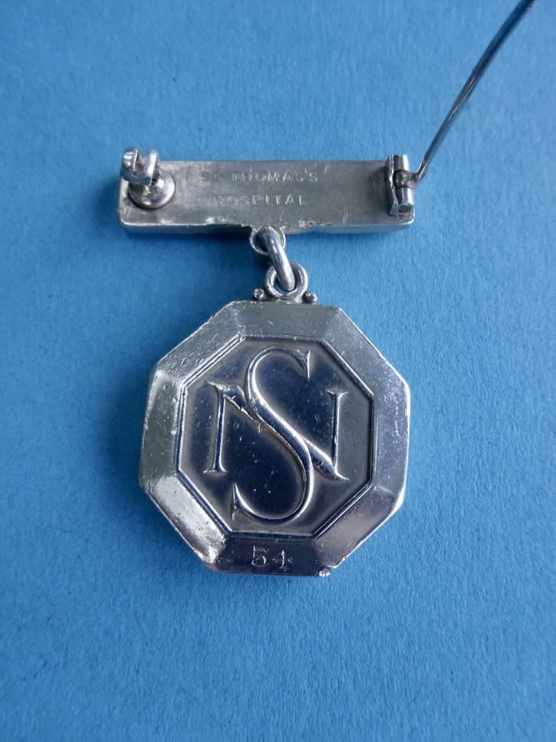 St Thomas's Hospital, Nightingale School Post basic training badge.