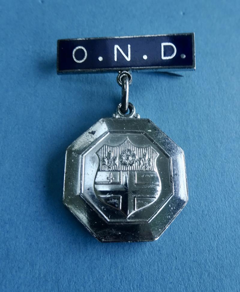 St Thomas's Hospital, Nightingale School Post basic training badge.Orthopaedic Nurse Diploma