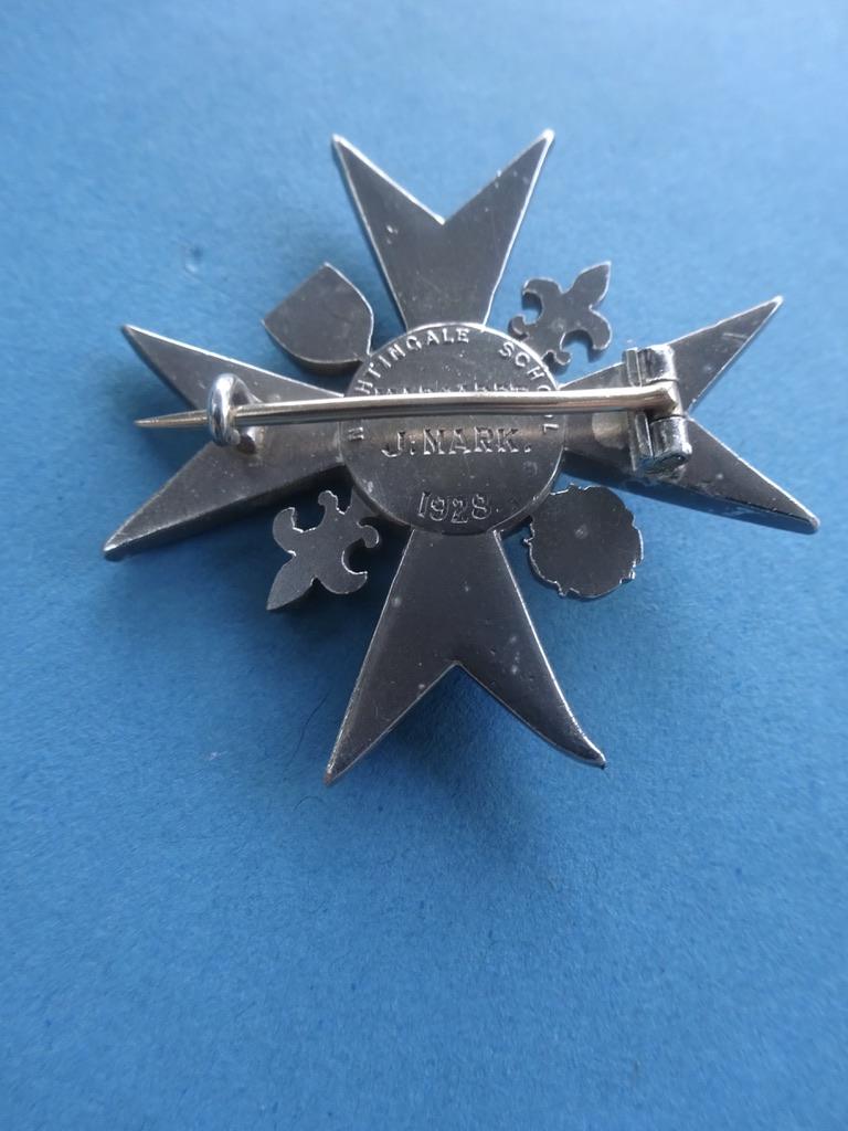 Nightingale School of Nursing St Thomas's Hospital,Silver Nurses Badge(Margaret J Mark)